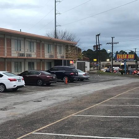 Tyler Inn & Suites Exterior photo